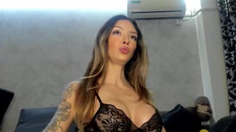 Snapshot of v_deville chatting on 01.06.26 Mia online show from 01.06.26