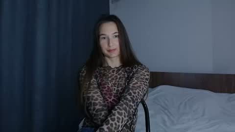 Snapshot of va_len_sea_ya chatting on 06.18.26 Valensiya online show from 06.18.26