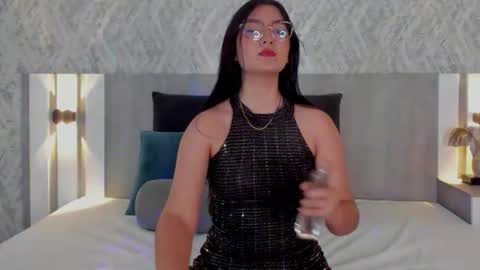 Vaalentina Lux online show from 06.04.26