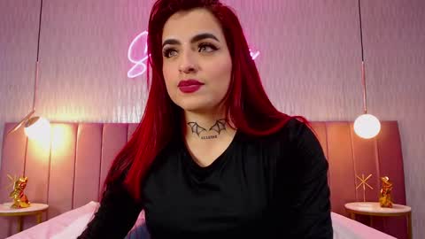 Snapshot of vaaleriee_miller_ chatting on 01.08.25 valeriee miller online show from 01.08.25