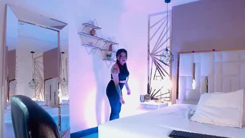 Snapshot of vaaleriee_miller_ chatting on 02.24.25 valeriee miller online show from 02.24.25
