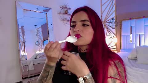 Snapshot of vaaleriee_miller_ chatting on 10.22.25 valeriee miller online show from 10.22.25