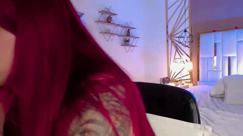 Snapshot of vaaleriee_miller_ chatting on 10.23.25 valeriee miller online show from 10.23.25