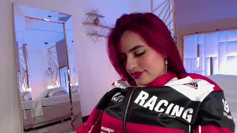 Snapshot of vaaleriee_miller_ chatting on 11.06.25 valeriee miller online show from 11.06.25