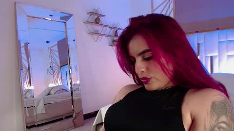 Snapshot of vaaleriee_miller_ chatting on 11.13.25 valeriee miller online show from 11.13.25