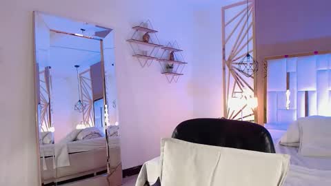 Snapshot of vaaleriee_miller_ chatting on 11.16.25 valeriee miller online show from 11.16.25