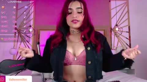 Snapshot of vaaleriee_miller_ chatting on 11.18.25 valeriee miller online show from 11.18.25