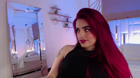 Snapshot of vaaleriee_miller_ chatting on 11.22.25 valeriee miller online show from 11.22.25