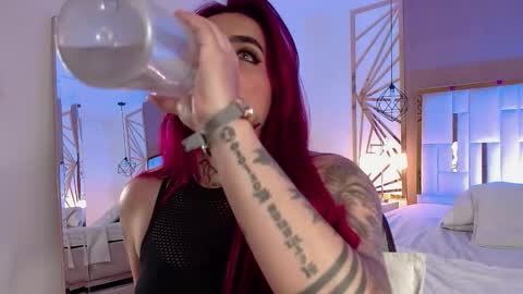 Snapshot of vaaleriee_miller_ chatting on 11.23.25 valeriee miller online show from 11.23.25