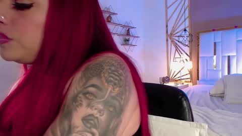 Snapshot of vaaleriee_miller_ chatting on 01.06.26 valeriee miller online show from 01.06.26