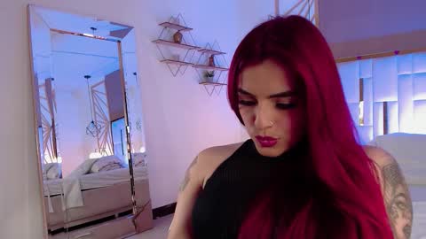 Snapshot of vaaleriee_miller_ chatting on 01.08.26 valeriee miller online show from 01.08.26