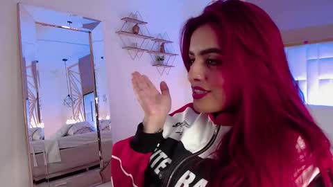 Snapshot of vaaleriee_miller_ chatting on 01.09.26 valeriee miller online show from 01.09.26