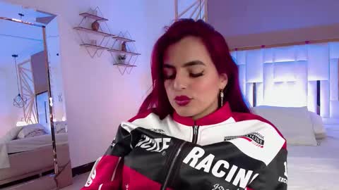 Snapshot of vaaleriee_miller_ chatting on 02.12.26 valeriee miller online show from 02.12.26