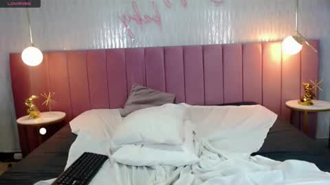 Snapshot of vaaleriee_miller_ chatting on 02.28.26 valeriee miller online show from 02.28.26