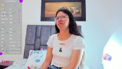 Snapshot of vahiolet_smith chatting on 05.13.26 Vahiolet smith online show from 05.13.26