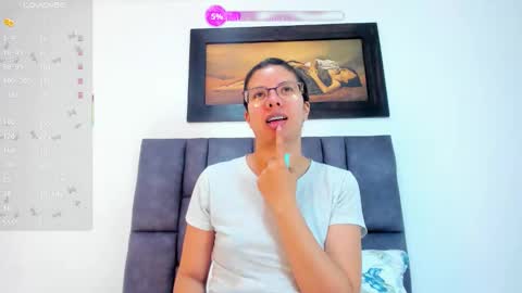Snapshot of vahiolet_smith chatting on 05.28.26 Vahiolet smith online show from 05.28.26