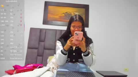 Snapshot of vahiolet_smith chatting on 06.28.26 Vahiolet smith online show from 06.28.26