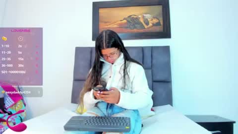 Snapshot of vahiolet_smith chatting on 07.23.26 Vahiolet smith online show from 07.23.26