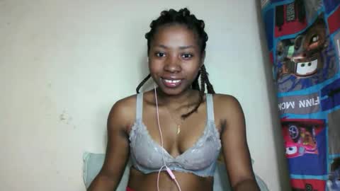 Snapshot of vailla02 chatting on 09.30.25 vailla02 online show from 09.30.25