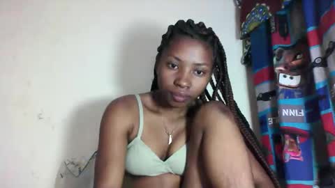Snapshot of vailla02 chatting on 10.16.25 vailla02 online show from 10.16.25