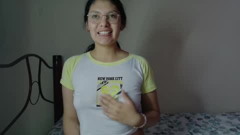 Snapshot of vainilla_cam chatting on 05.13.26 Vainilla online show from 05.13.26