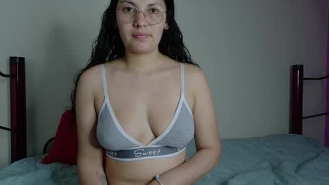 Snapshot of vainilla_cam chatting on 05.29.26 Vainilla online show from 05.29.26