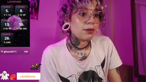 Snapshot of vainilla_l chatting on 12.16.24 Vainilla Independent model online show from 12.16.24