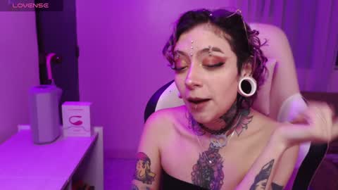 Snapshot of vainilla_l chatting on 01.08.25 Vainilla Independent model online show from 01.08.25