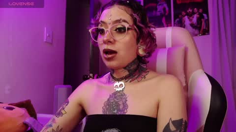 Snapshot of vainilla_l chatting on 01.24.25 Vainilla Independent model online show from 01.24.25