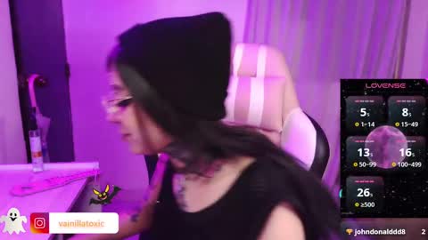 Snapshot of vainilla_l chatting on 02.13.25 Vainilla Independent model online show from 02.13.25