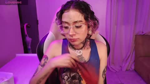 Snapshot of vainilla_l chatting on 02.22.25 Vainilla Independent model online show from 02.22.25