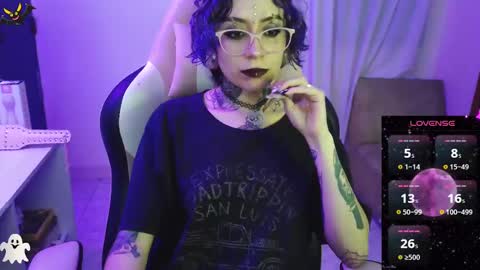 Snapshot of vainilla_l chatting on 03.12.25 Vainilla Independent model online show from 03.12.25