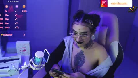 Snapshot of vainilla_l chatting on 10.01.25 Vainilla Independent model online show from 10.01.25