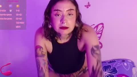 Vainilla Independent model online show from 11.21.25