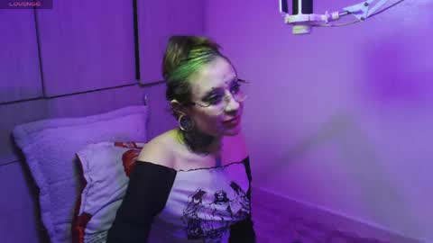 Vainilla Independent model online show from 04.14.26