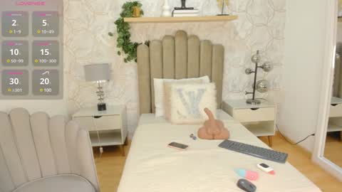 Vaiolet  online show from 12.10.24