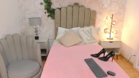 Vaiolet  online show from 01.11.25