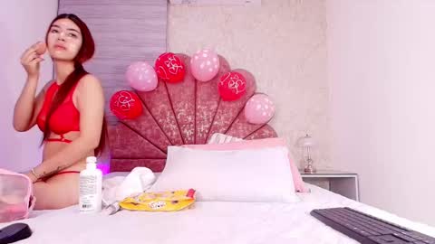 Snapshot of vaiolet_colls chatting on 02.10.26 Vaiolet colls online show from 02.10.26