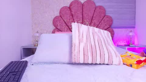 Snapshot of vaiolet_colls chatting on 02.26.26 Vaiolet colls online show from 02.26.26