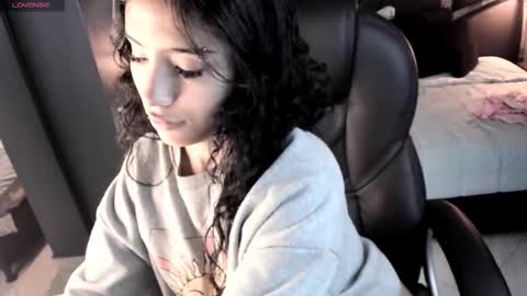 Snapshot of vaiolethsan chatting on 02.11.26 Vaioleth online show from 02.11.26