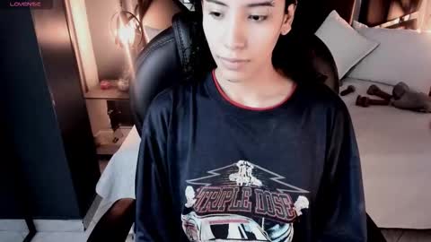 Snapshot of vaiolethsan chatting on 02.16.26 Vaioleth online show from 02.16.26