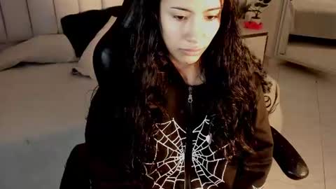 Vaioleth online show from 06.15.26