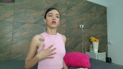 Snapshot of vaiolett_smith chatting on 02.26.25 V A I O L E T T S M I T H online show from 02.26.25