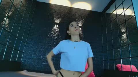 Snapshot of vaiolett_smith chatting on 02.27.25 V A I O L E T T S M I T H online show from 02.27.25