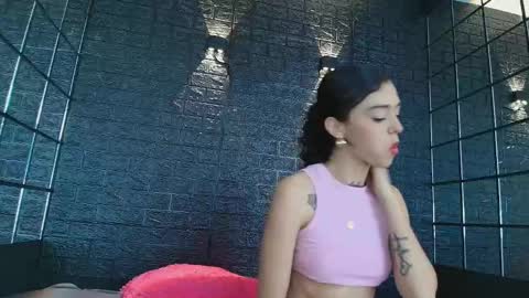 Snapshot of vaiolett_smith chatting on 02.28.25 V A I O L E T T S M I T H online show from 02.28.25