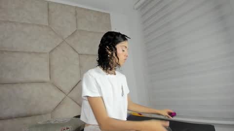 Snapshot of vaiolett_smith chatting on 09.20.25 V A I O L E T T S M I T H online show from 09.20.25