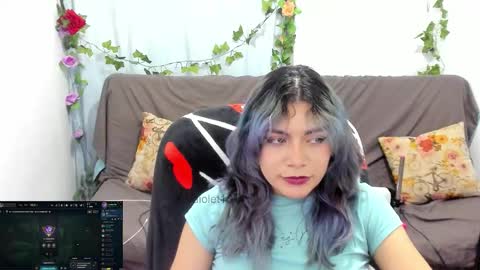 Snapshot of vaioletuwu chatting on 02.14.26 Vaiolet1314 online show from 02.14.26