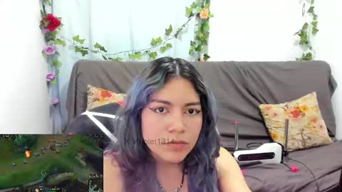 Snapshot of vaioletuwu chatting on 02.15.26 Vaiolet1314 online show from 02.15.26