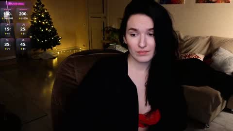 Snapshot of val_manson chatting on 12.22.24 Val online show from 12.22.24