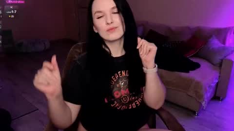 Snapshot of val_manson chatting on 02.23.25 Val online show from 02.23.25